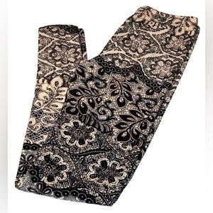 Leggings New Paisley Black Cream Tan Soft Stretchy Fit One Size Waist 24” Women